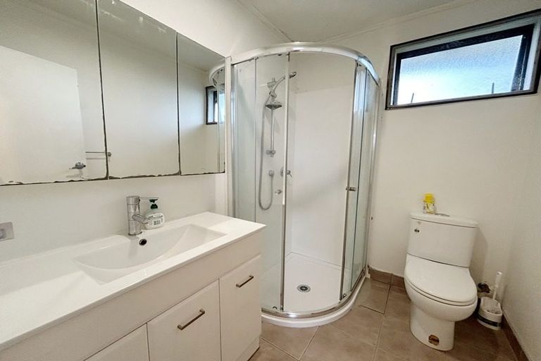 Photo of property in 9 Queen Mary Avenue, New Lynn, Auckland, 0600