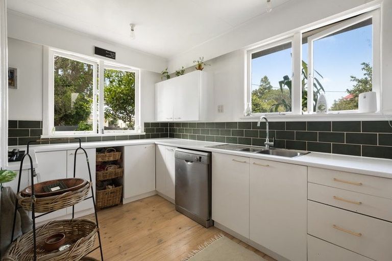 Photo of property in 11 Roretana Drive, Athenree, Katikati, 3177