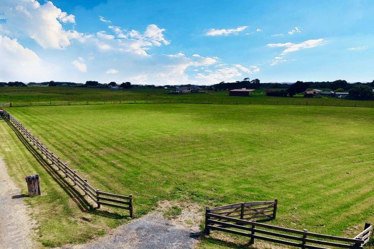 Photo of property in 254 Karioitahi Road, Karioitahi, Waiuku, 2683