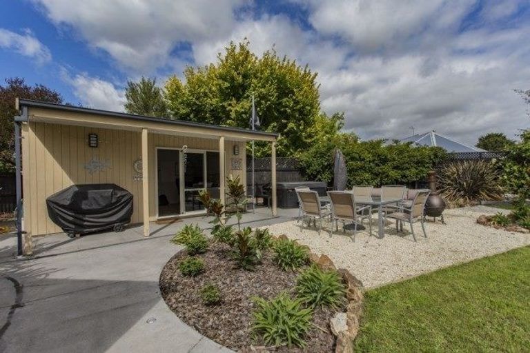 Photo of property in 4 Cobden Place, Woodend, 7610