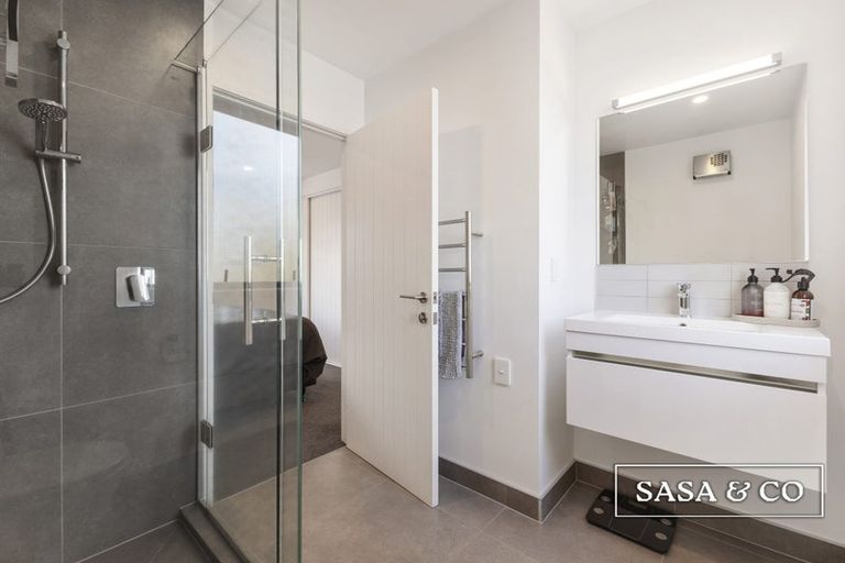 Photo of property in 17c Cessna Crescent, Mangere, Auckland, 2022