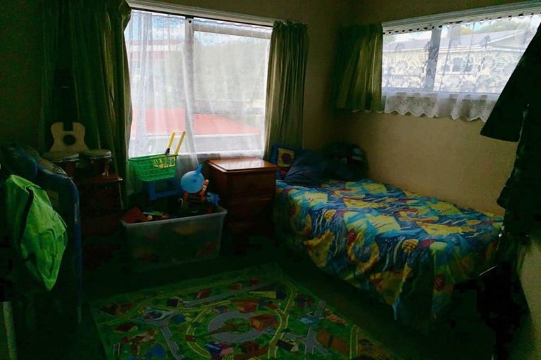 Photo of property in 9 Craigbank Avenue, New Lynn, Auckland, 0600