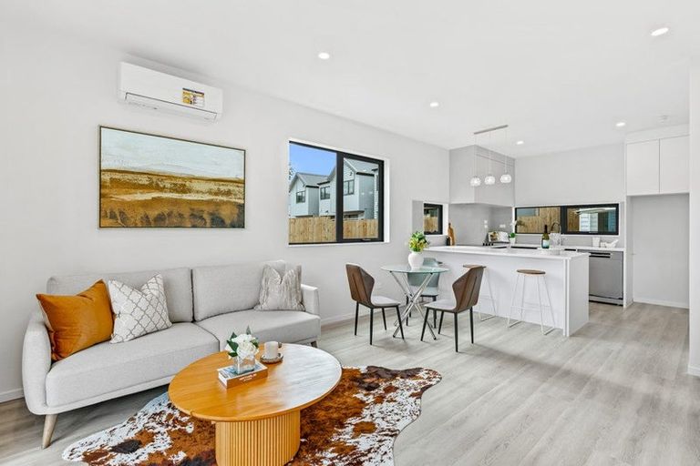 Photo of property in 56 Oreil Avenue, West Harbour, Auckland, 0618