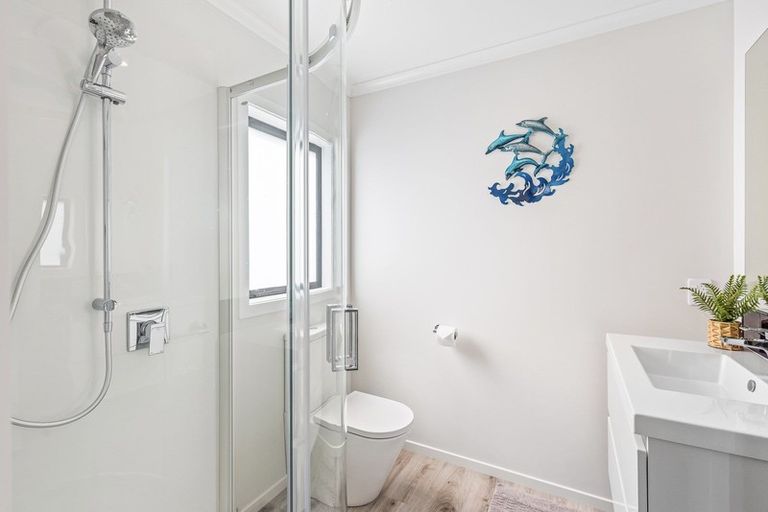 Photo of property in 124 Main Road, Waikanae, 5036