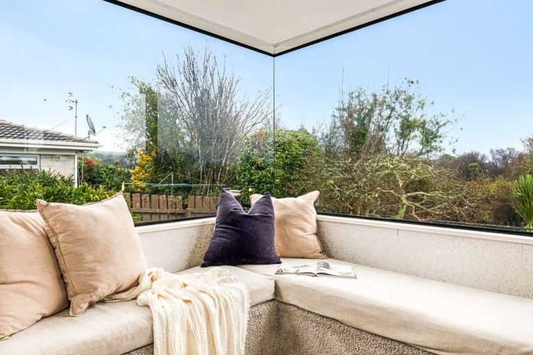 Photo of property in 10 Gemini Place, Kawaha Point, Rotorua, 3010