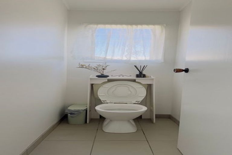 Photo of property in 247 Forrest Hill Road, Forrest Hill, Auckland, 0620