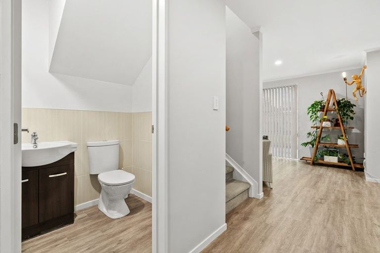 Photo of property in 6 Phar Lap Crescent, Takanini, 2112