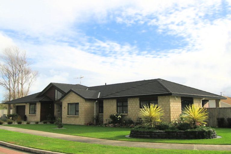 Photo of property in 2 Halsey Grove, Paraparaumu Beach, Paraparaumu, 5032