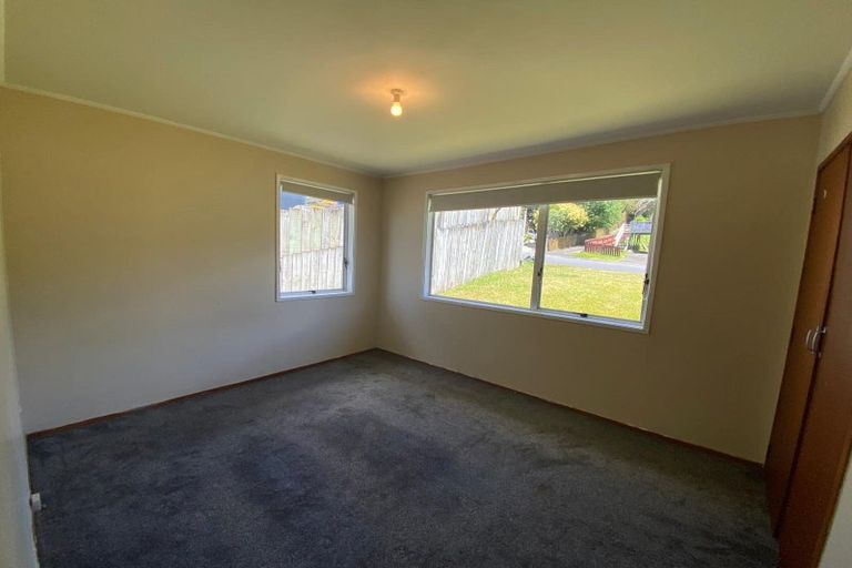 Photo of property in 4 Kilcar Place, Massey, Auckland, 0614