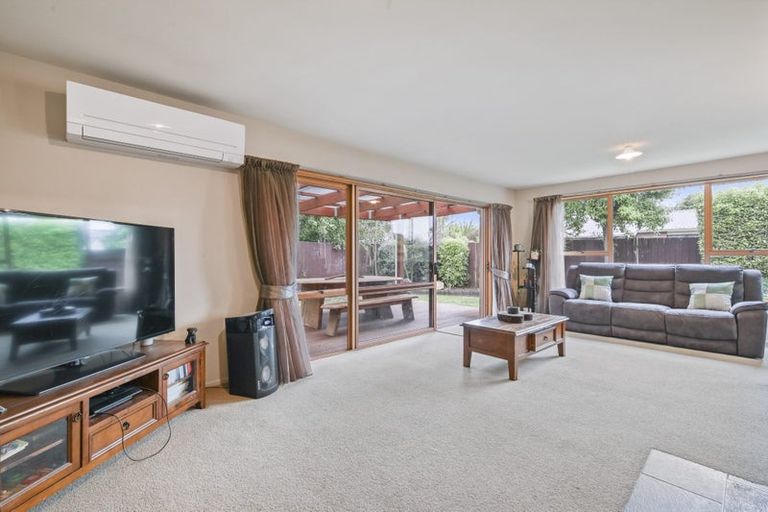 Photo of property in 6 Foster Place, Rangiora, 7400