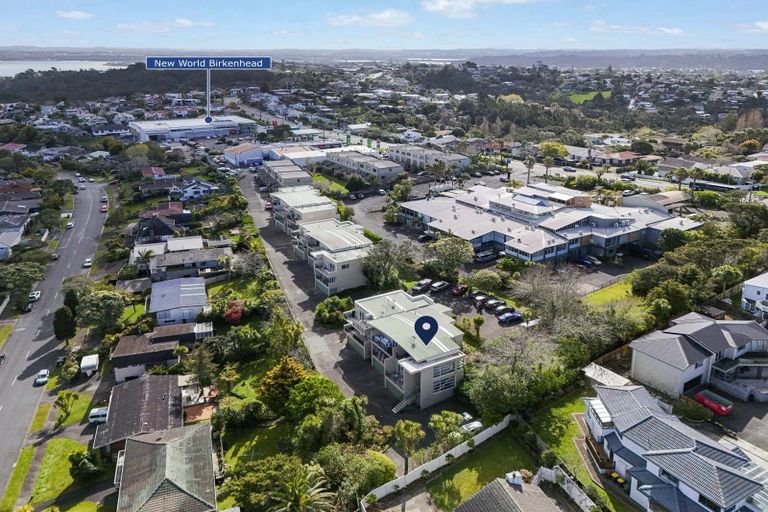 Photo of property in 1/166 Mokoia Road, Chatswood, Auckland, 0626