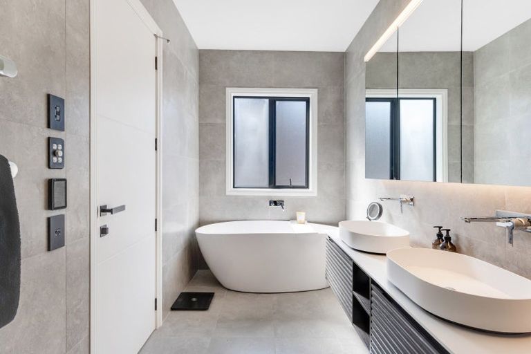 Photo of property in 47c Takutai Avenue, Half Moon Bay, Auckland, 2012