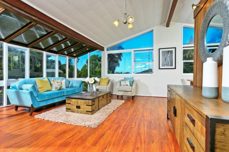 Photo of property in 88 Ayton Drive, Totara Vale, Auckland, 0629