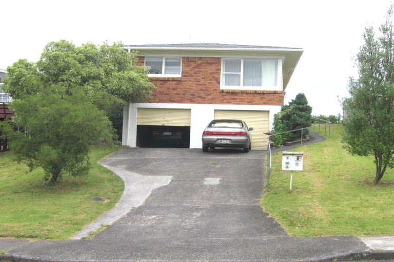 Photo of property in 2/10 Ramillies Place, Glenfield, Auckland, 0629