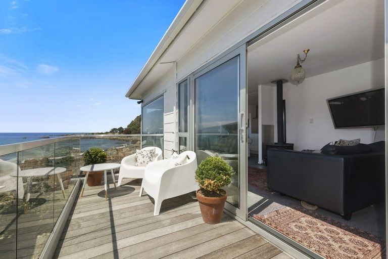 Photo of property in 281 Queens Drive, Lyall Bay, Wellington, 6022