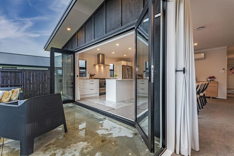Photo of property in 1 Serenity Crescent, Kelvin Grove, Palmerston North, 4414
