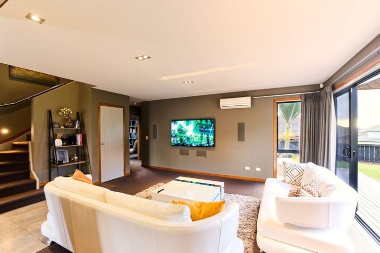 Photo of property in 17 Fernloche Place, Flat Bush, Auckland, 2016