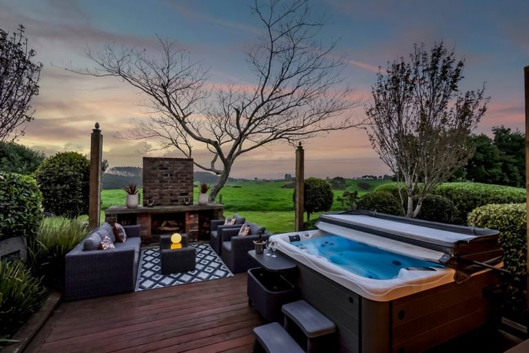 Photo of property in 104 Pitt Road, Hillsborough, New Plymouth, 4372