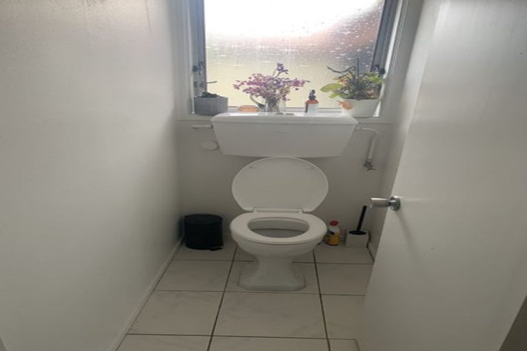 Photo of property in 1/32 Hellyers Street, Birkdale, Auckland, 0626