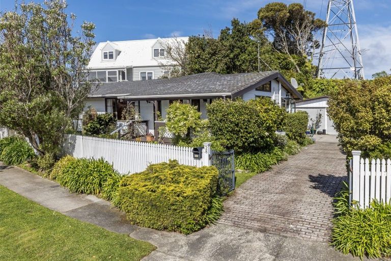 Photo of property in 28 John Witton Drive, Crofton Downs, Wellington, 6035
