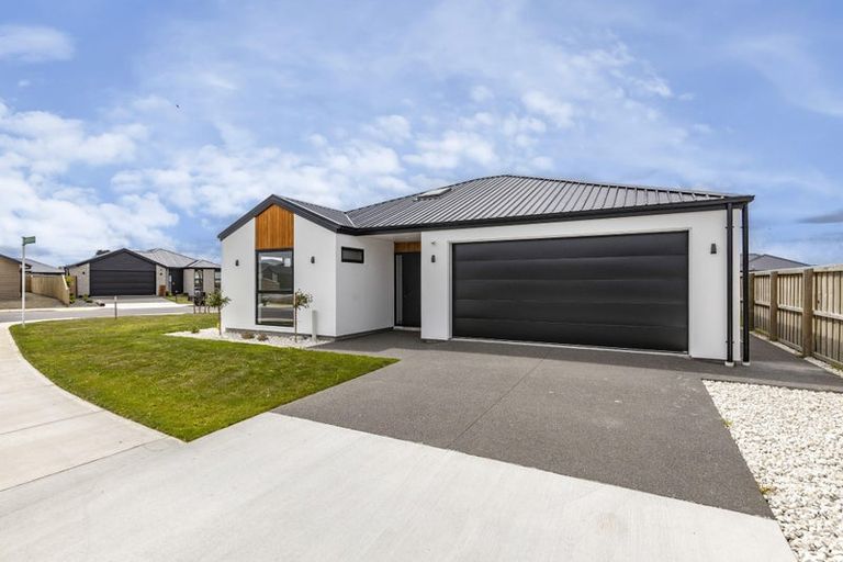 Photo of property in 16 Herridge Street, Woodend, 7691