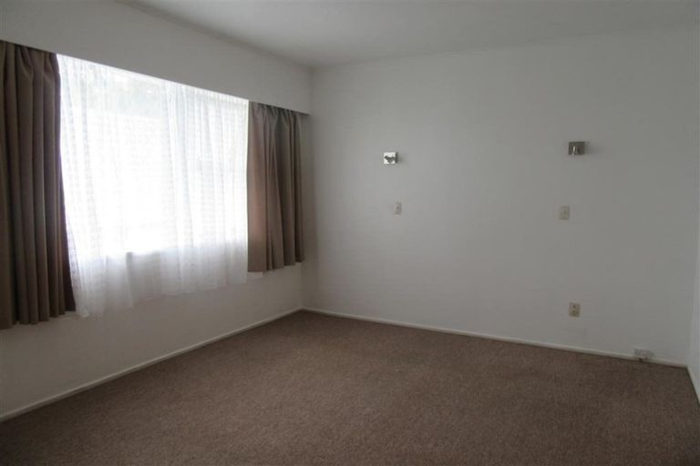 Photo of property in 2/14 Lake Road, Northcote, Auckland, 0627