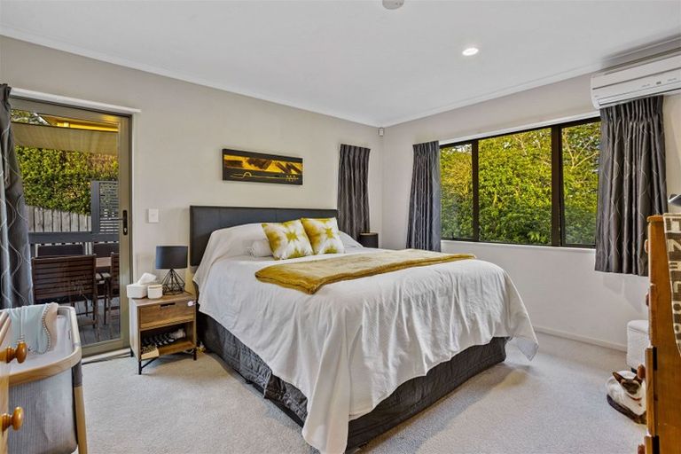 Photo of property in 31 Quincey Place, Massey, Auckland, 0614