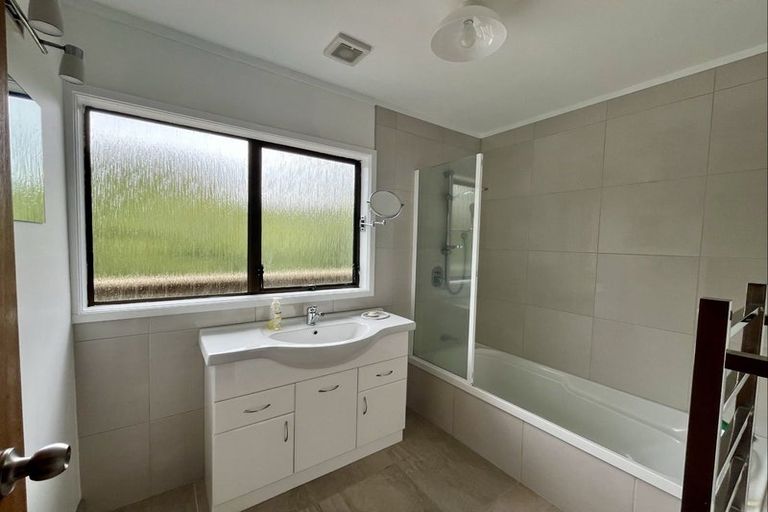 Photo of property in 18 Wade River Road, Stanmore Bay, Whangaparaoa, 0932