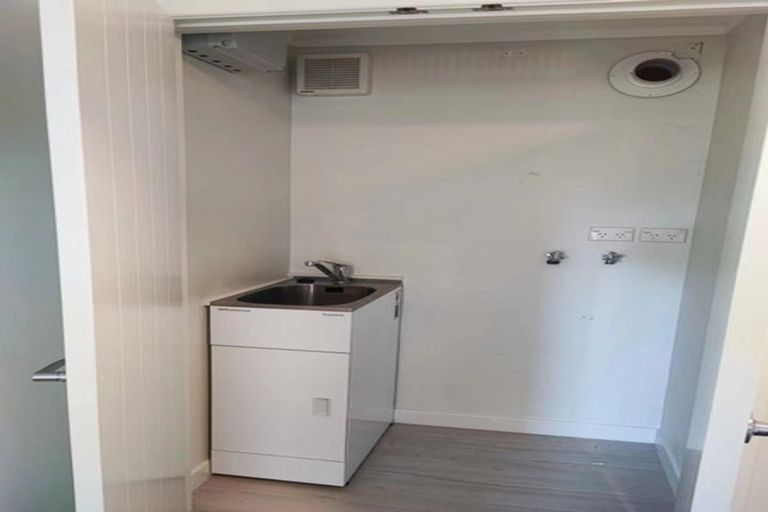 Photo of property in 12 Meadowvale Avenue, Forrest Hill, Auckland, 0620