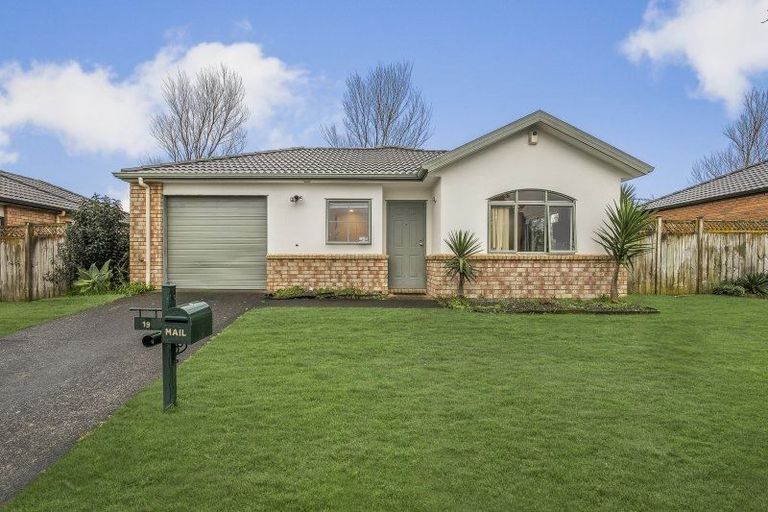 Photo of property in 19 Ashmere Lane, Weymouth, Auckland, 2103