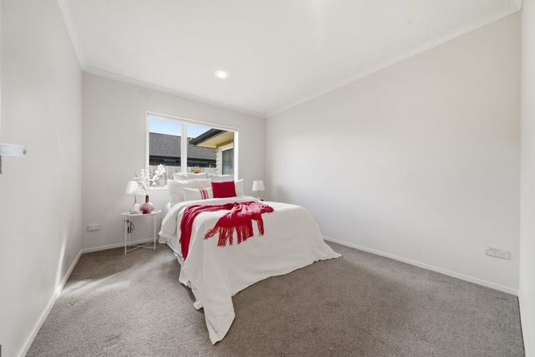 Photo of property in 16 Hihi Avenue, Takanini, 2112