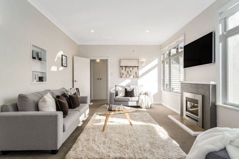 Photo of property in 23 Lucknow Terrace, Khandallah, Wellington, 6035