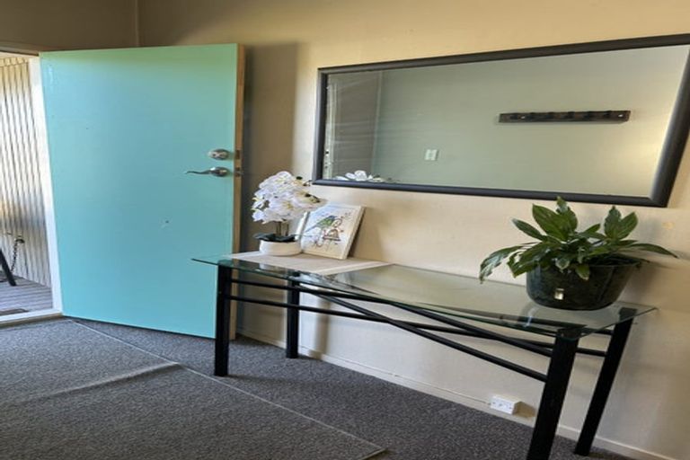 Photo of property in 2/12 Gradwell Place, Two Mile Bay, Taupo, 3330