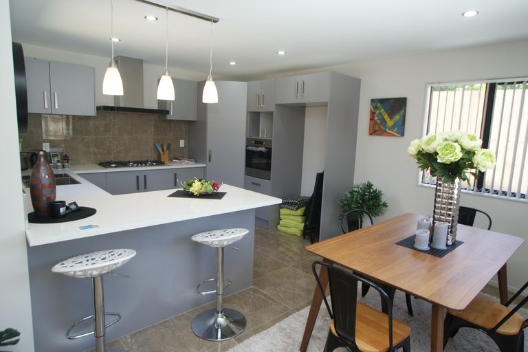 Photo of property in 3a Crompton Road, Massey, Auckland, 0614