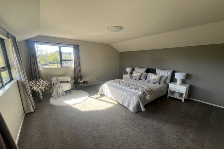Photo of property in 74 Willowview Drive, Redwood, Christchurch, 8051