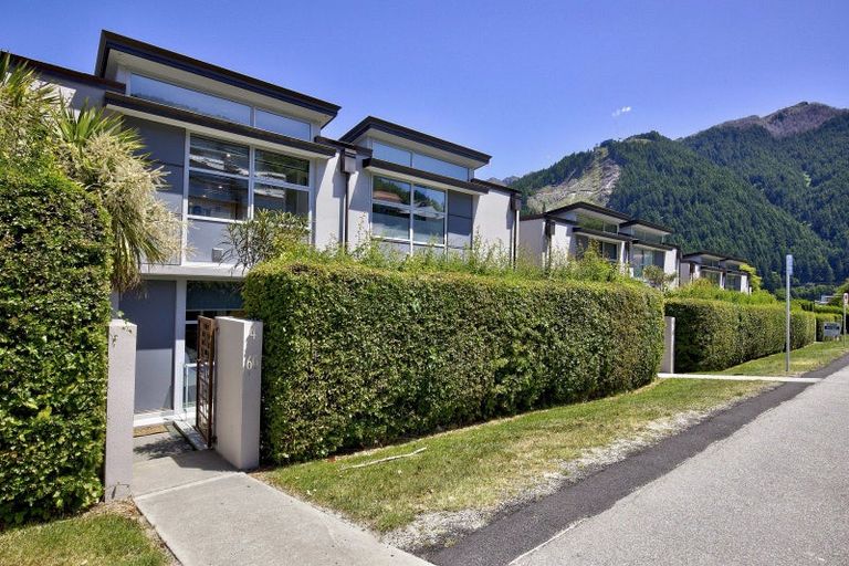 Photo of property in The Beeches Apartments, 4/60 Hallenstein Street, Queenstown, 9300