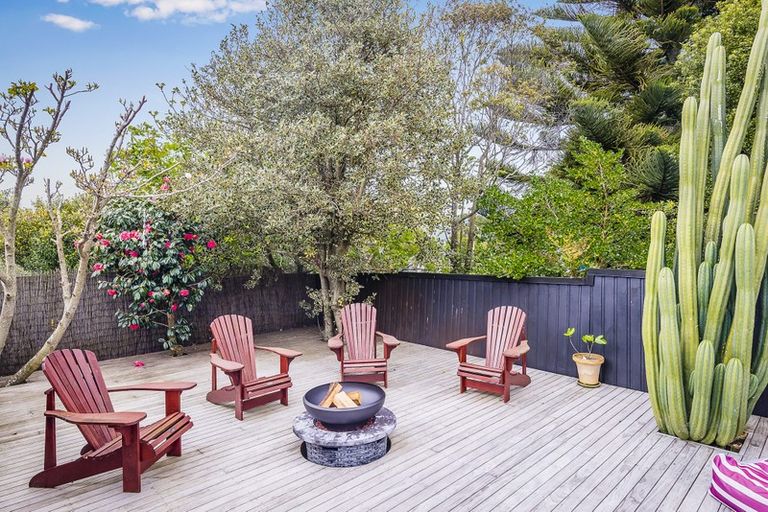 Photo of property in 10 Michael Road, Paraparaumu Beach, Paraparaumu, 5032