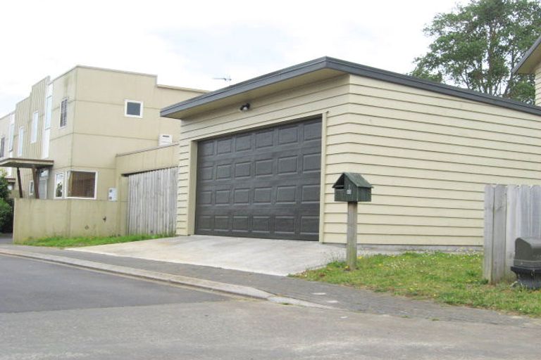 Photo of property in 2/45 Secoia Crescent, Mangere, Auckland, 2022
