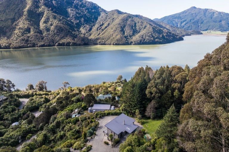 Photo of property in 784a Queen Charlotte Drive, Havelock, Picton, 7281