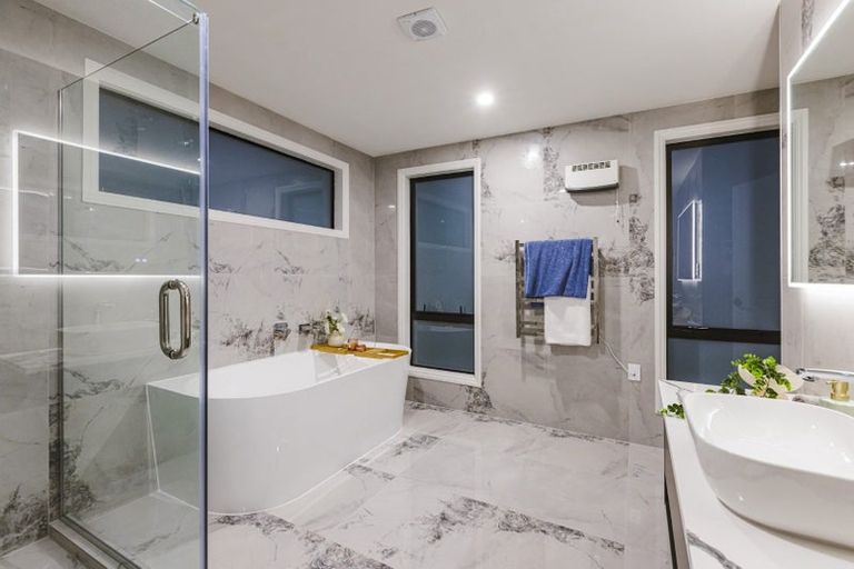 Photo of property in 28 Catalina Avenue, Rosehill, 2113