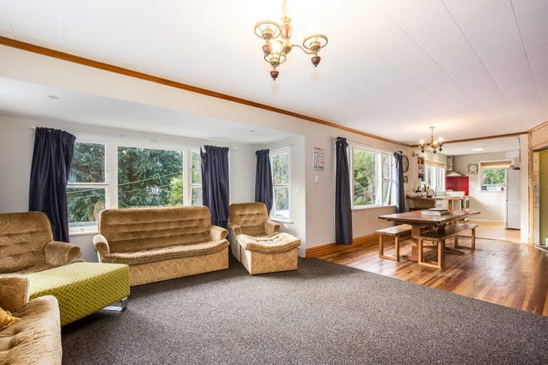 Photo of property in 112 Hine Road, Wainuiomata, Lower Hutt, 5014