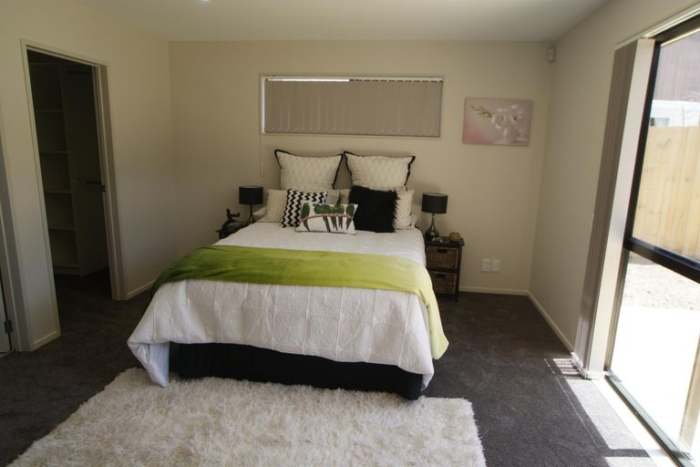 Photo of property in 3a Crompton Road, Massey, Auckland, 0614