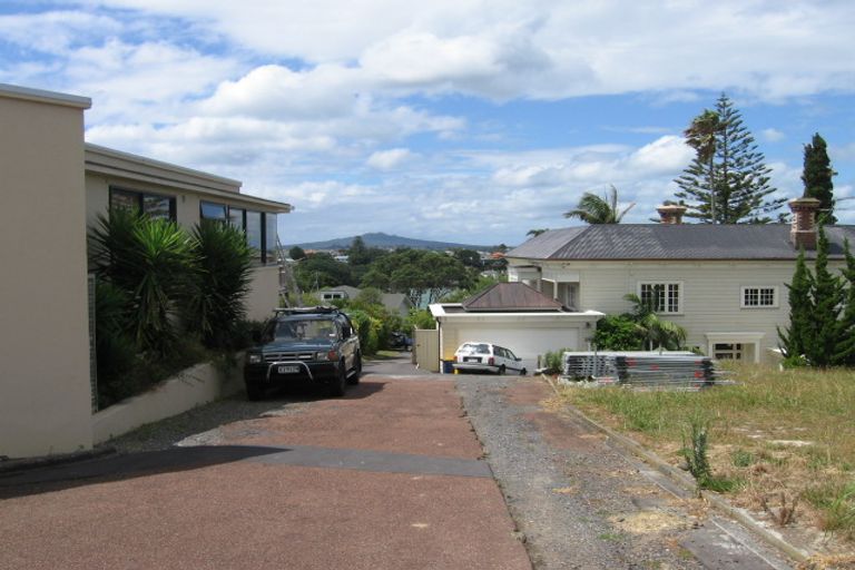 Photo of property in 31 Hinemoa Street, Birkenhead, Auckland, 0626