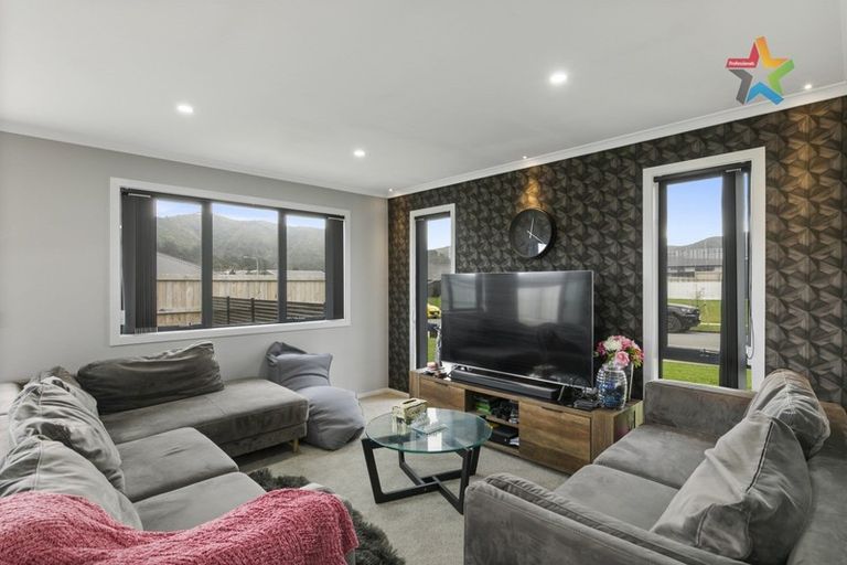 Photo of property in 10 Jack Vaughan Grove, Wainuiomata, Lower Hutt, 5014