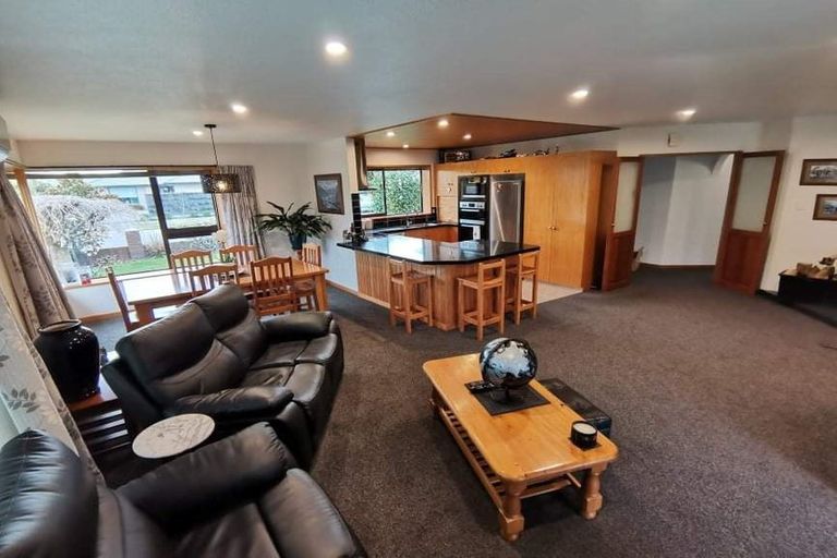 Photo of property in 11 Amdale Avenue, Broomfield, Christchurch, 8042