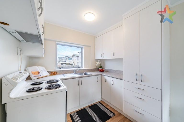 Photo of property in 74f4 Freyberg Street, Lyall Bay, Wellington, 6022