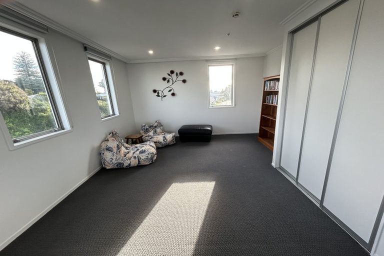 Photo of property in 2/51 Dive Crescent, Tauranga, 3110