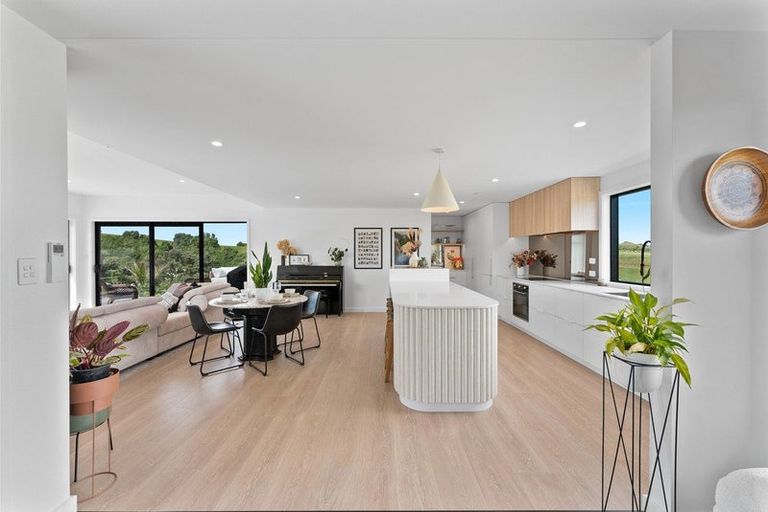 Photo of property in Tapuae, 26 Washer Road, Omata, New Plymouth, 4374