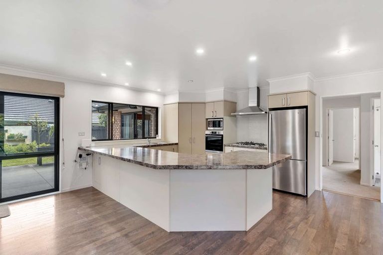 Photo of property in 21 Mandalay Place, Waiuku, 2123