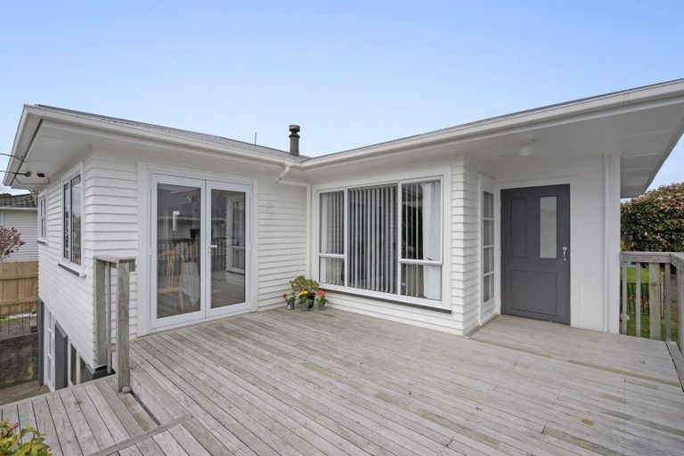 Photo of property in 3 Blenheim Place, Vogeltown, New Plymouth, 4310